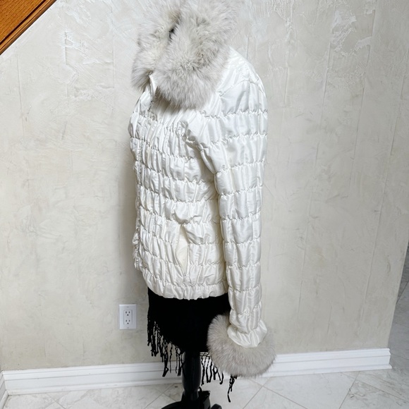 Barely Worn Dino Gaspari Ruched White Jacket.  Detachable Collar and Vest - Picture 4 of 7